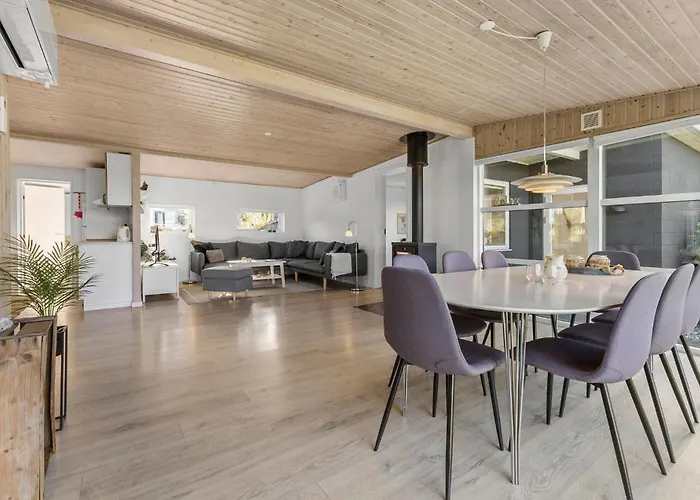 بيت للعطل 3 Bedroom Stunning In